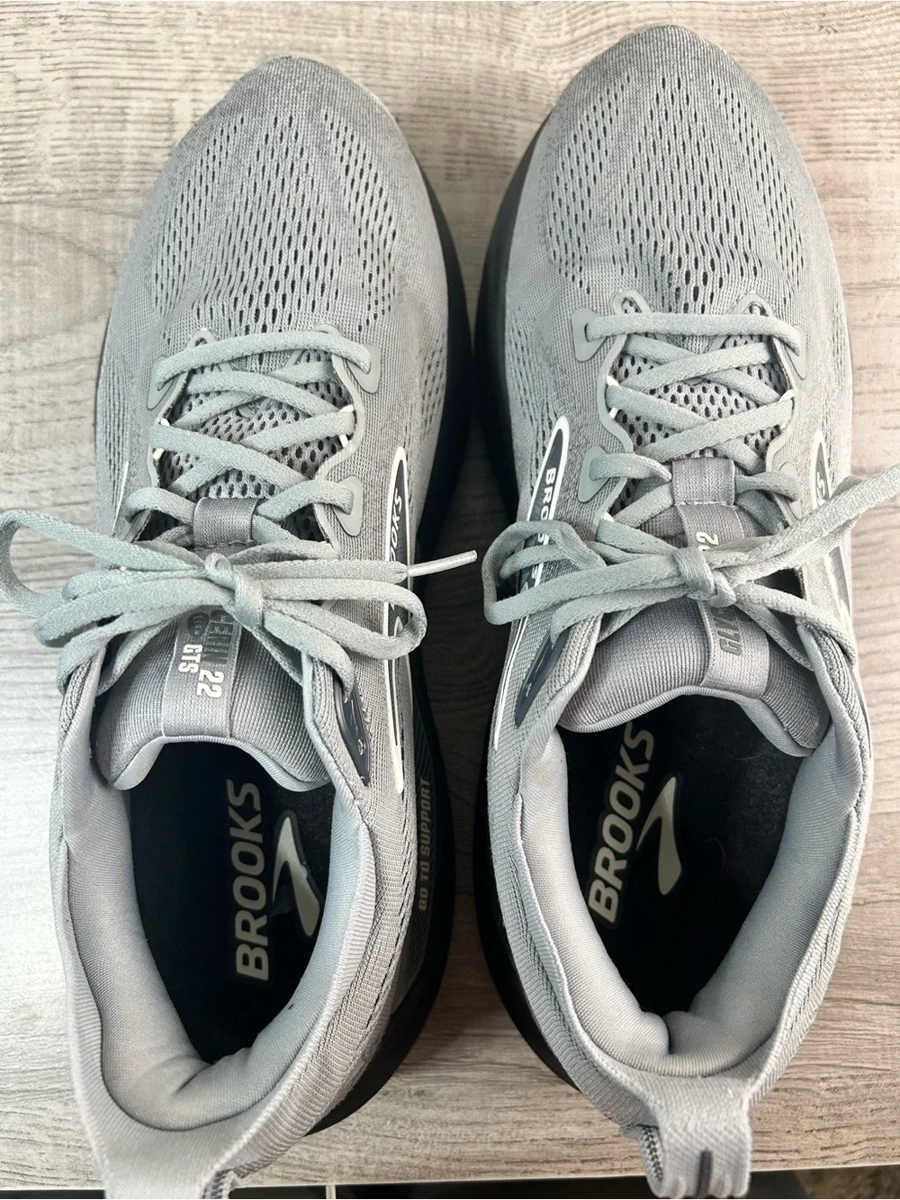 Brooks  Glycerin GTS 22 Size 13 (D)Men's Running Shoes - Gray Sneakers Athletic